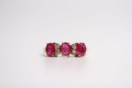 9ct yellow gold 7-stone ruby and diamond ring. Oval-cut rubies 1.20ct approx. Diamonds 0.10ct