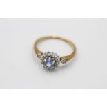 9ct gold sapphire & diamond cluster ring (1.8g)