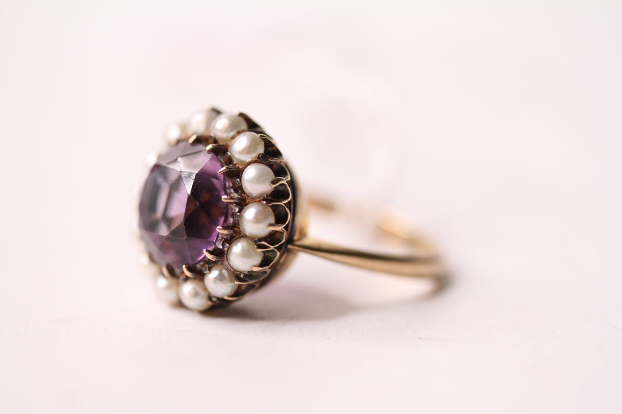 Amethyst & Pearl Ring, 9ct yellow gold, size O, 6.6g. - Image 3 of 4