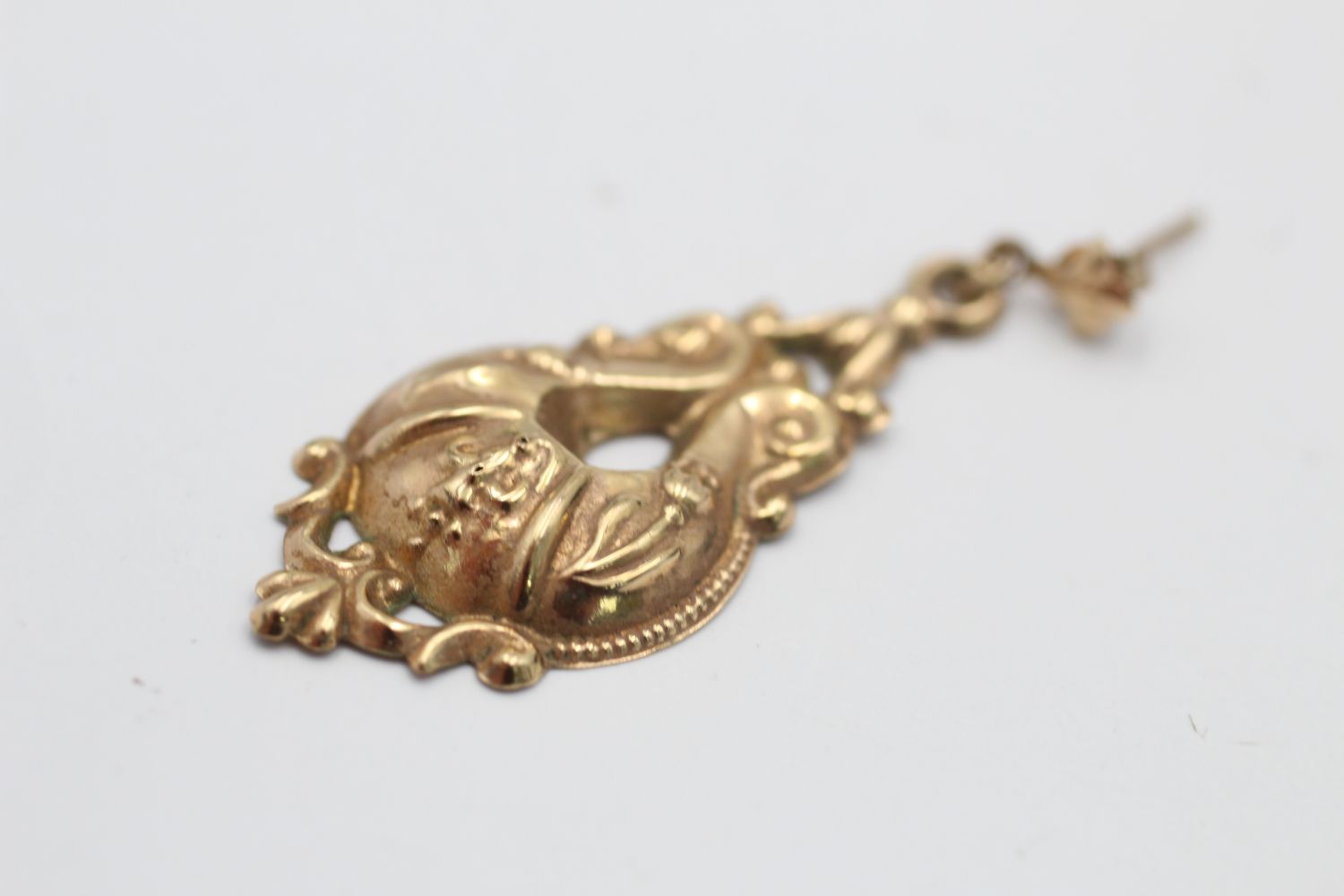 9ct gold vintage ornate openwork drop earrings (1.1g) - Image 2 of 5