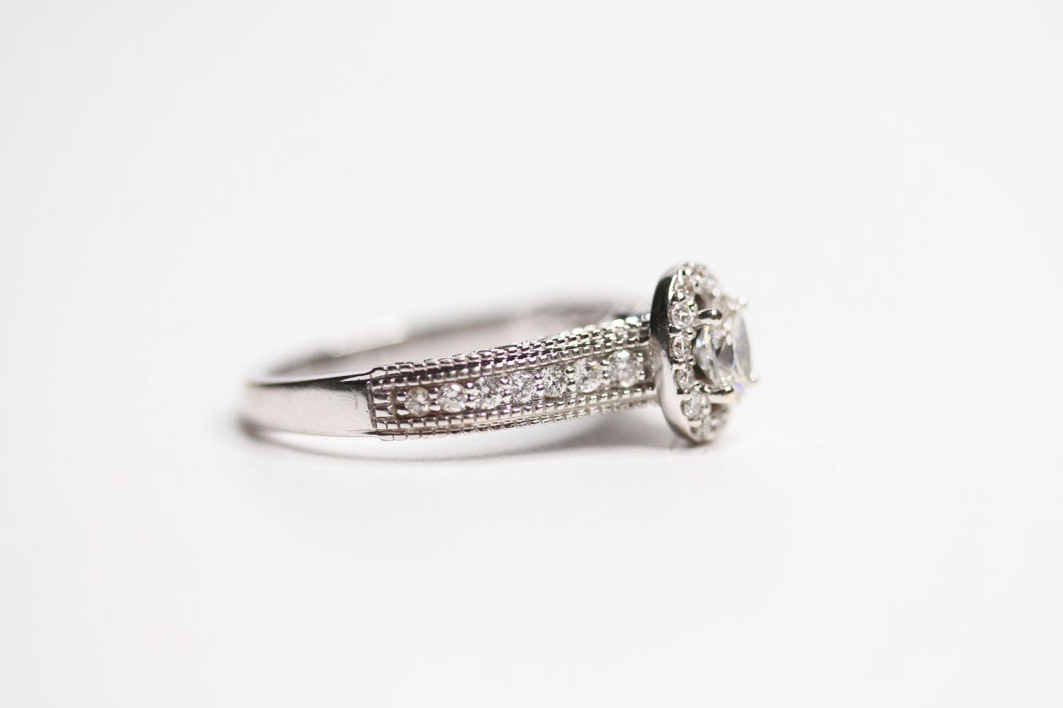 Vera Wang Oval Halo Diamond Ring, detailed diamond shoulders, sapphire set under collect, total - Image 2 of 3