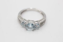 9ct white gold aquamarine & clear gemstone dress ring (3.2g)