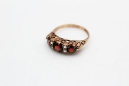 9ct gold vintage garnet & diamond seven stone gypsy setting ring (2.2g)