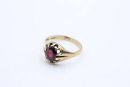 9ct gold vintage garnet solitaire buttercup setting ring (3.1g)