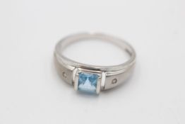 9ct white gold topaz & diamond three stone ring (3.5g)