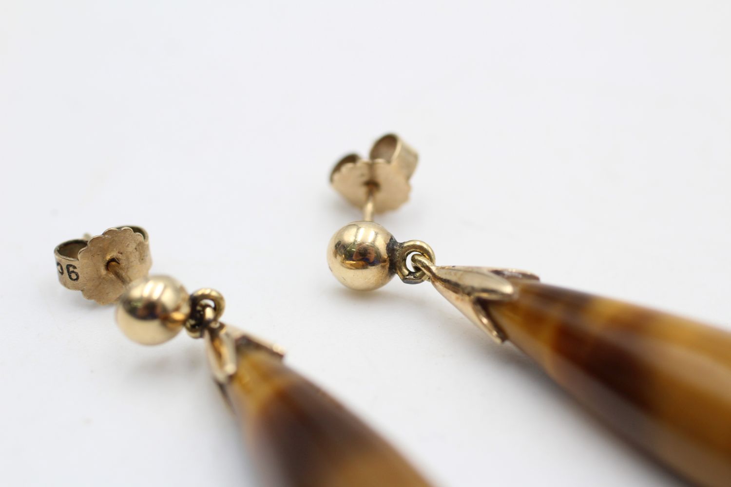 9ct gold vintage tiger's eye drop earrings (8.3g) - Image 3 of 5