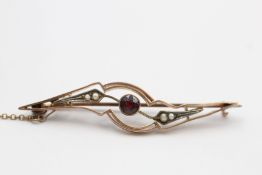 9ct gold antique garnet & seed pearl brooch (3.6g)