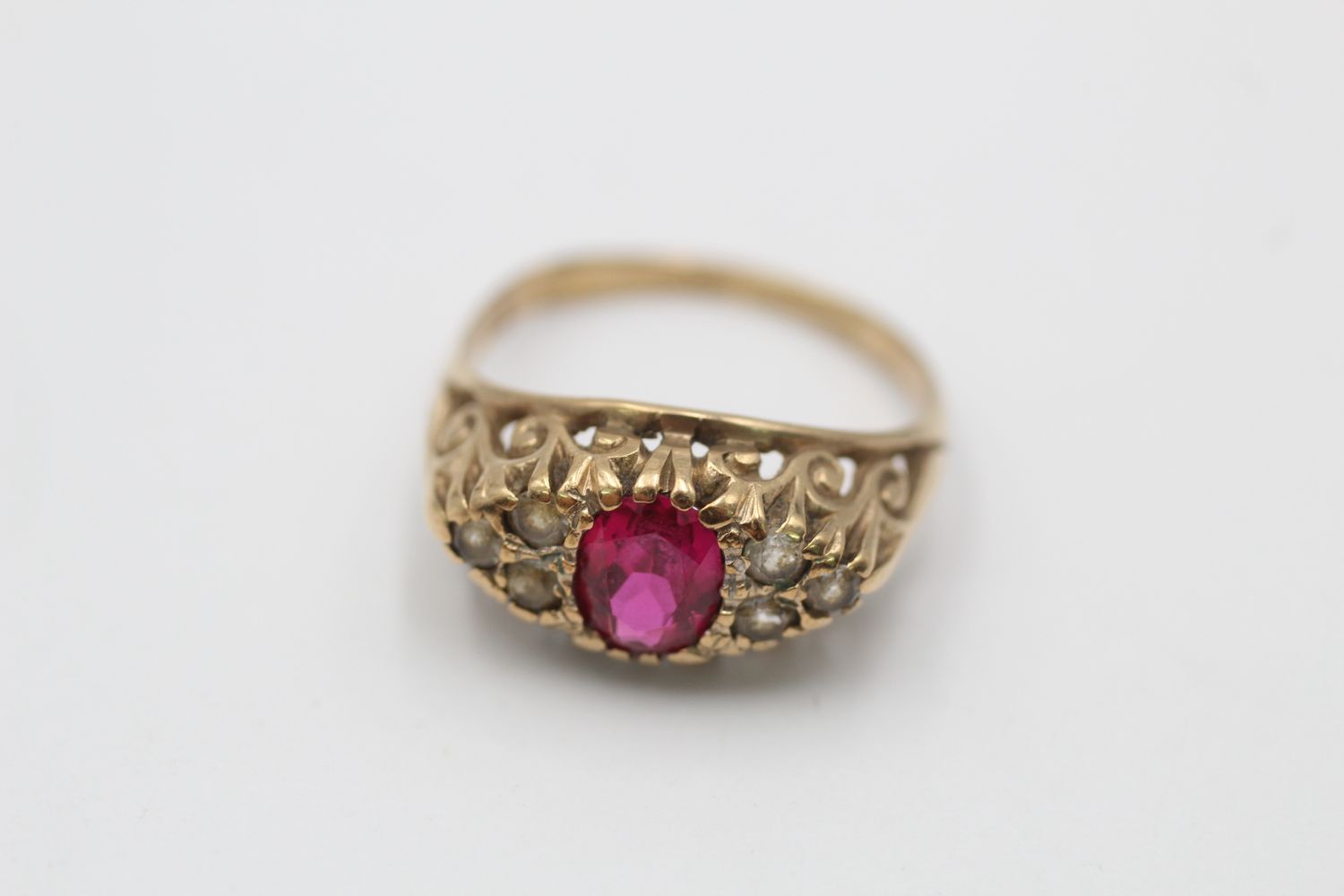 9ct gold vintage ruby & diamond seven stone gypsy setting ring (2.4g)
