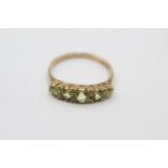 9ct gold vintage peridot five stone gypsy setting ring (1.7g)