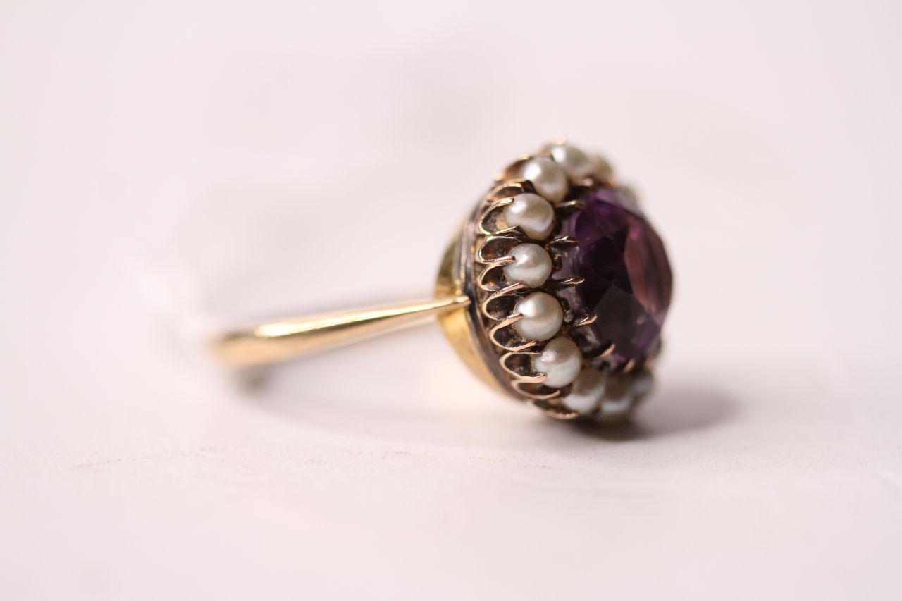 Amethyst & Pearl Ring, 9ct yellow gold, size O, 6.6g. - Image 2 of 4