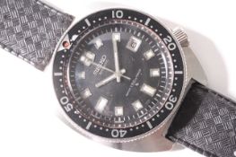 VINTAGE SEIKO AUTOMATIC DIVERS WATCH REFERENCE 6105 8000, circular black dial with block luminous