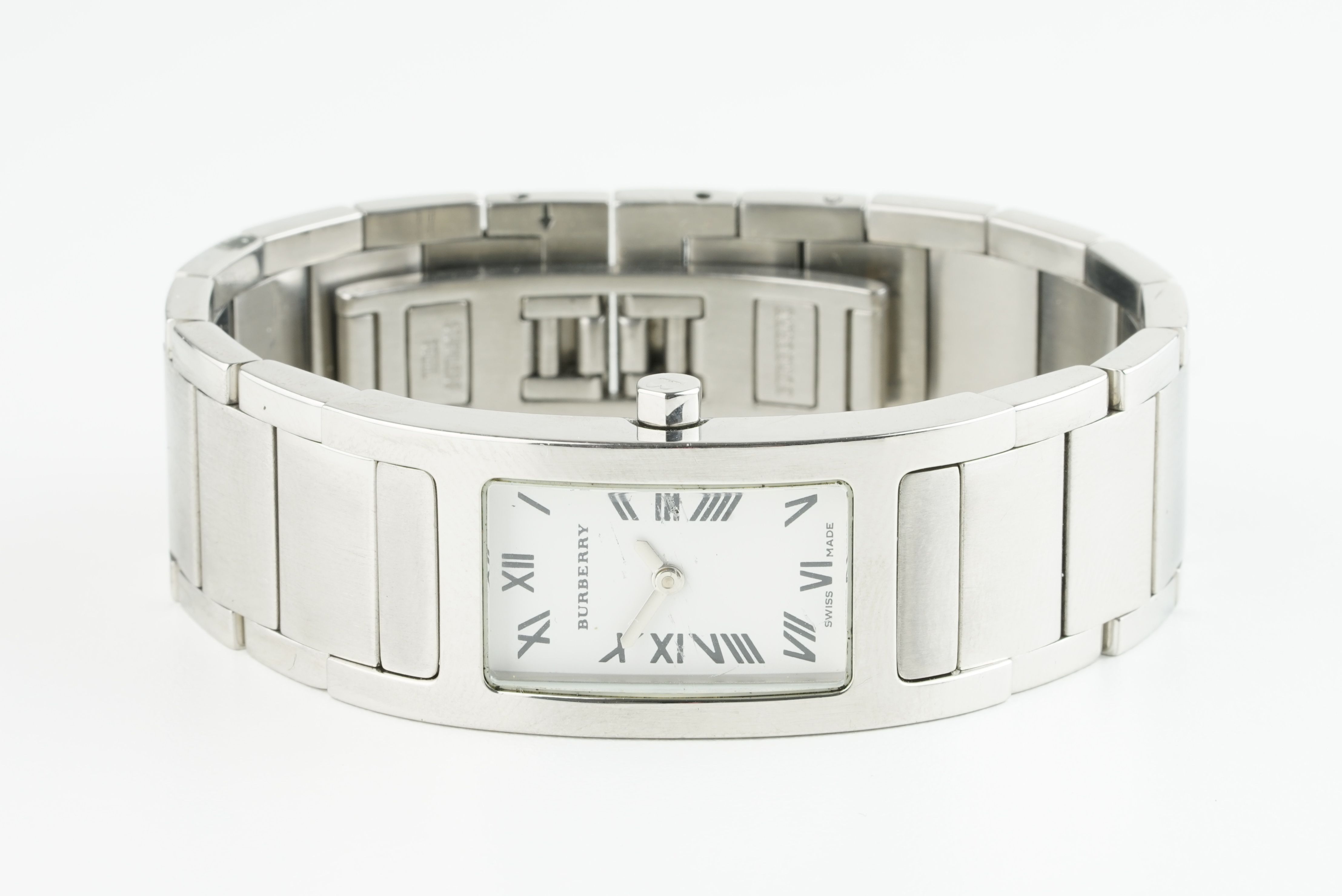 LADIES BURBERRY WRISTWATCH, rectangular white dial with roman numeral hour markers and hands, 19mm