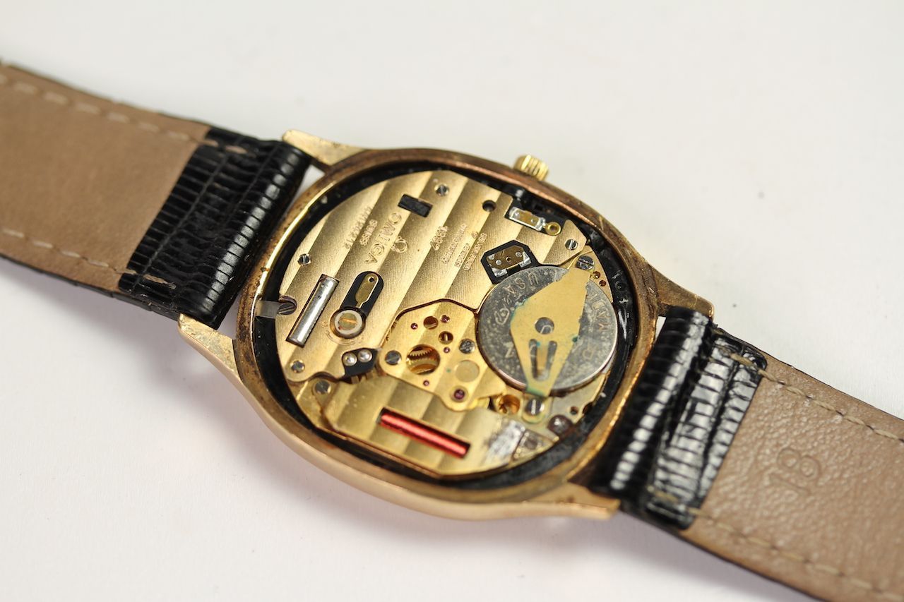 VINTAGE 9CT OMEGA DRESS WATCH REFERENCE 192.0065, grey textured dial, baton hour markers, date - Image 3 of 3