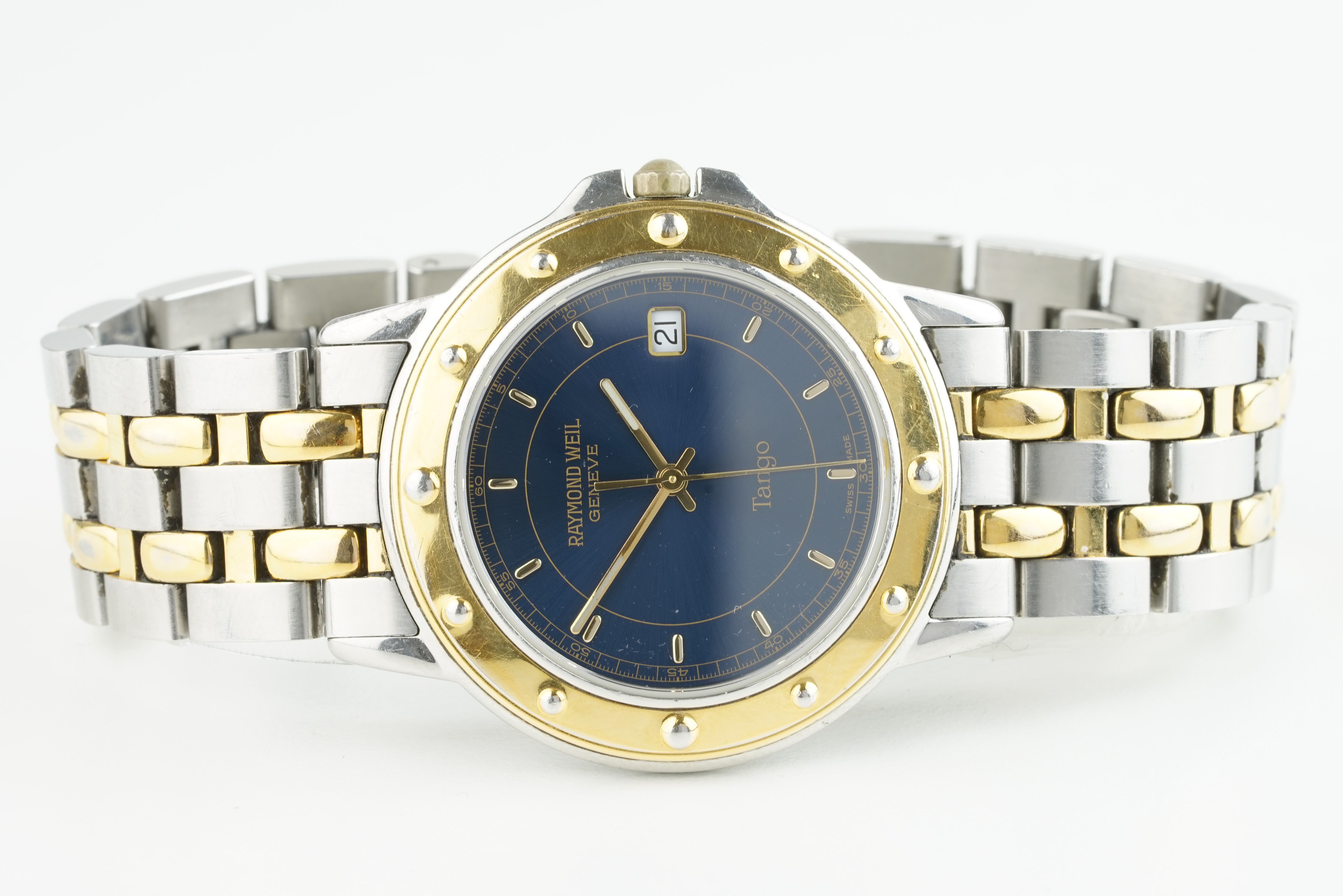 GENTLEMENS RAYMOND WEIL TANGO WRISTWATCH, circular blue dial with gold hour markers and hands,