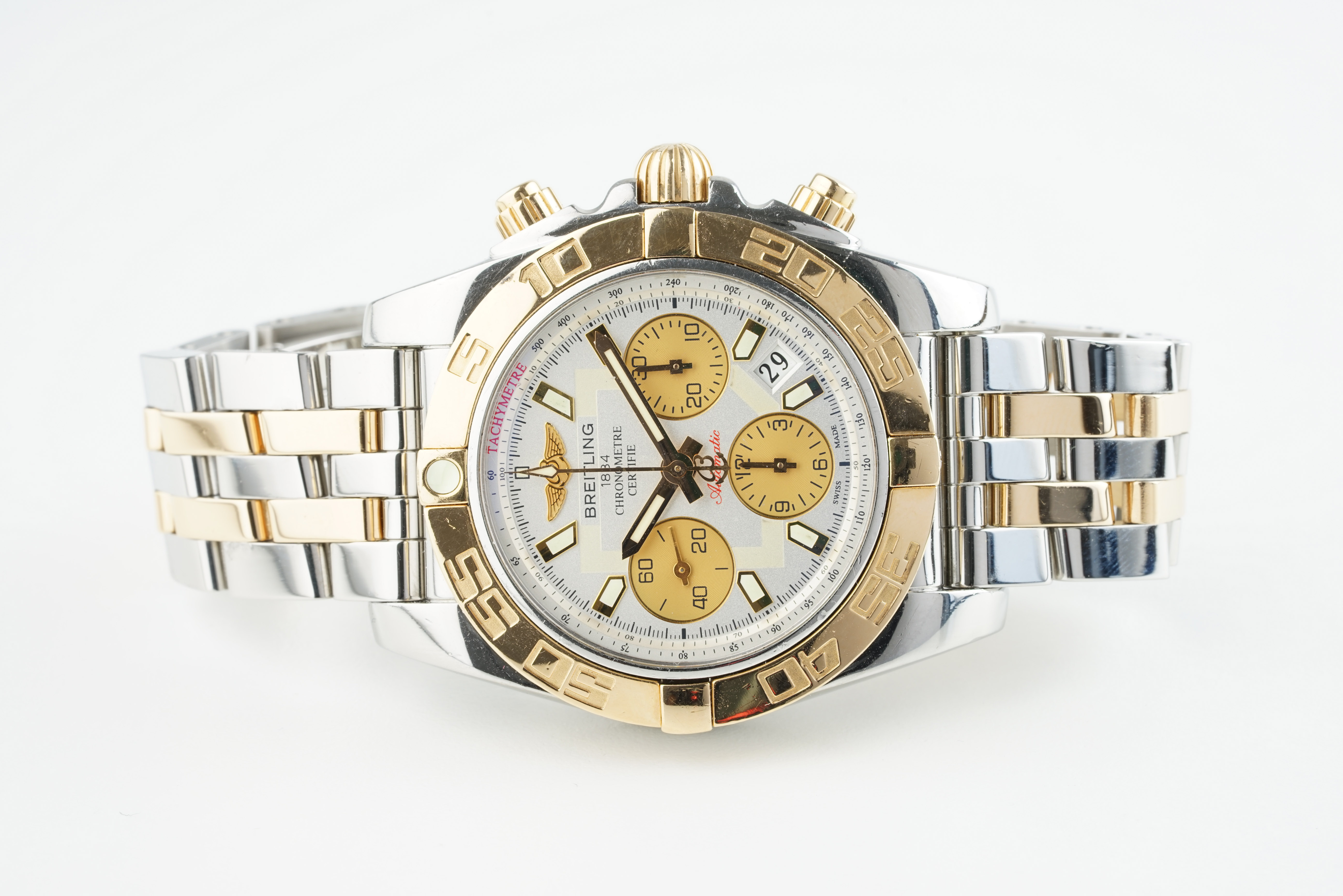 GENTLEMENS BREITLING CHRONOMETER CHRONOGRAPH WRISTWATCH REF. CB0140, circular two tone dial with