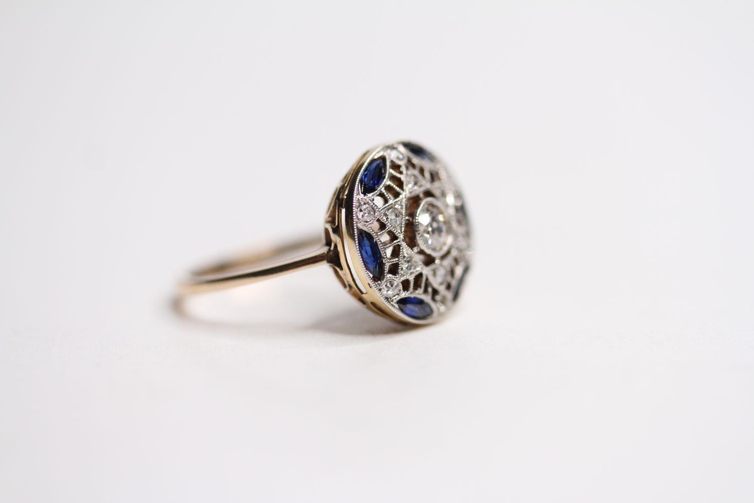 Deco Sapphire & Diamond Ring, centre shaped as a star, yellow gold, size N. - Image 2 of 3