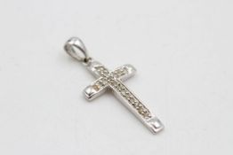 9ct White gold diamond detail cross pendant 1.5 grams gross