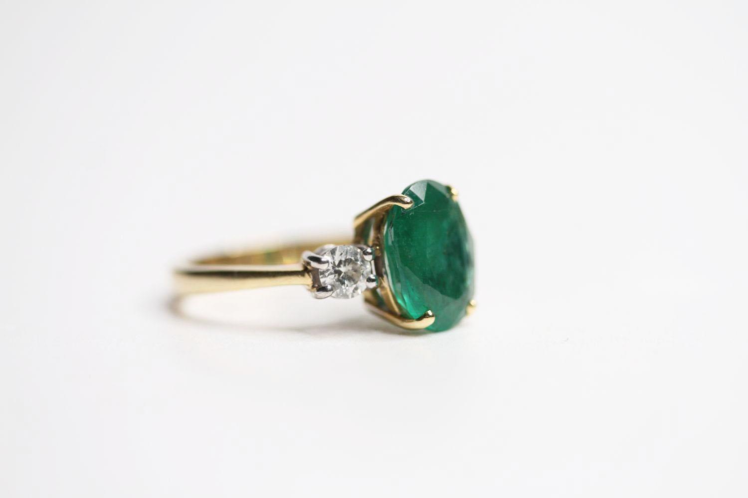 Oval Emerald & Diamond 3 Stone Ring, claw set, estimated emerald 2.00ct, estimated diamonds 0.30ct - Image 2 of 3