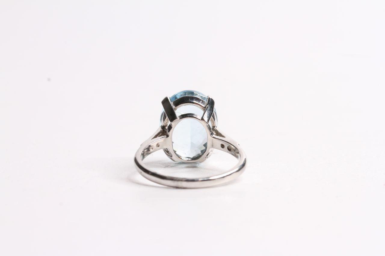 Oval Aquamarine Ring, 4 claw set, pave set diamond shoulders, stamped platinum, aquamarine 5.30ct, - Image 3 of 3