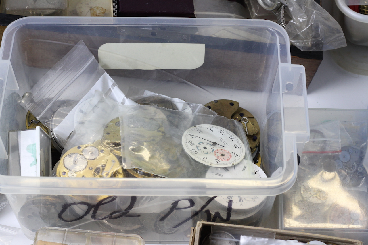 * TO BE SOLD WITHOUT RESERVE* A large box of vintage watch parts, dials and movements, including - Image 7 of 7