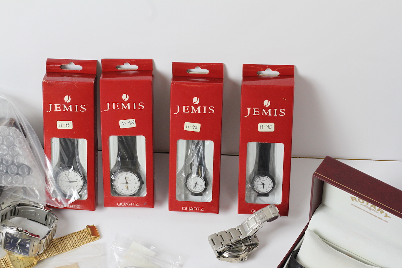 * TO BE SOLD WITHOUT RESERVE* A LARGE BOX OF MISC MODERN AND VINTAGE WATCHES, PARTS AND NOS QUARTZ - Image 3 of 7