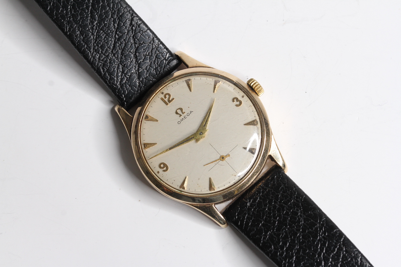 9CT VINTAGE OMEGA MANUAL WIND CIRCA 1947