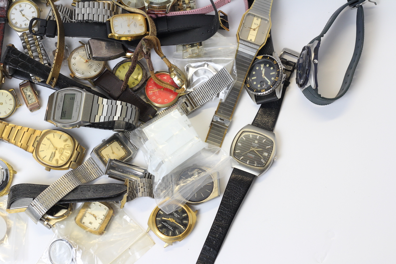 * TO BE SOLD WITHOUT RESERVE* A COLLECTION OF MISC WATCHES, VINTAGE AND MODERN INCLUDING TISSOT - Image 3 of 5