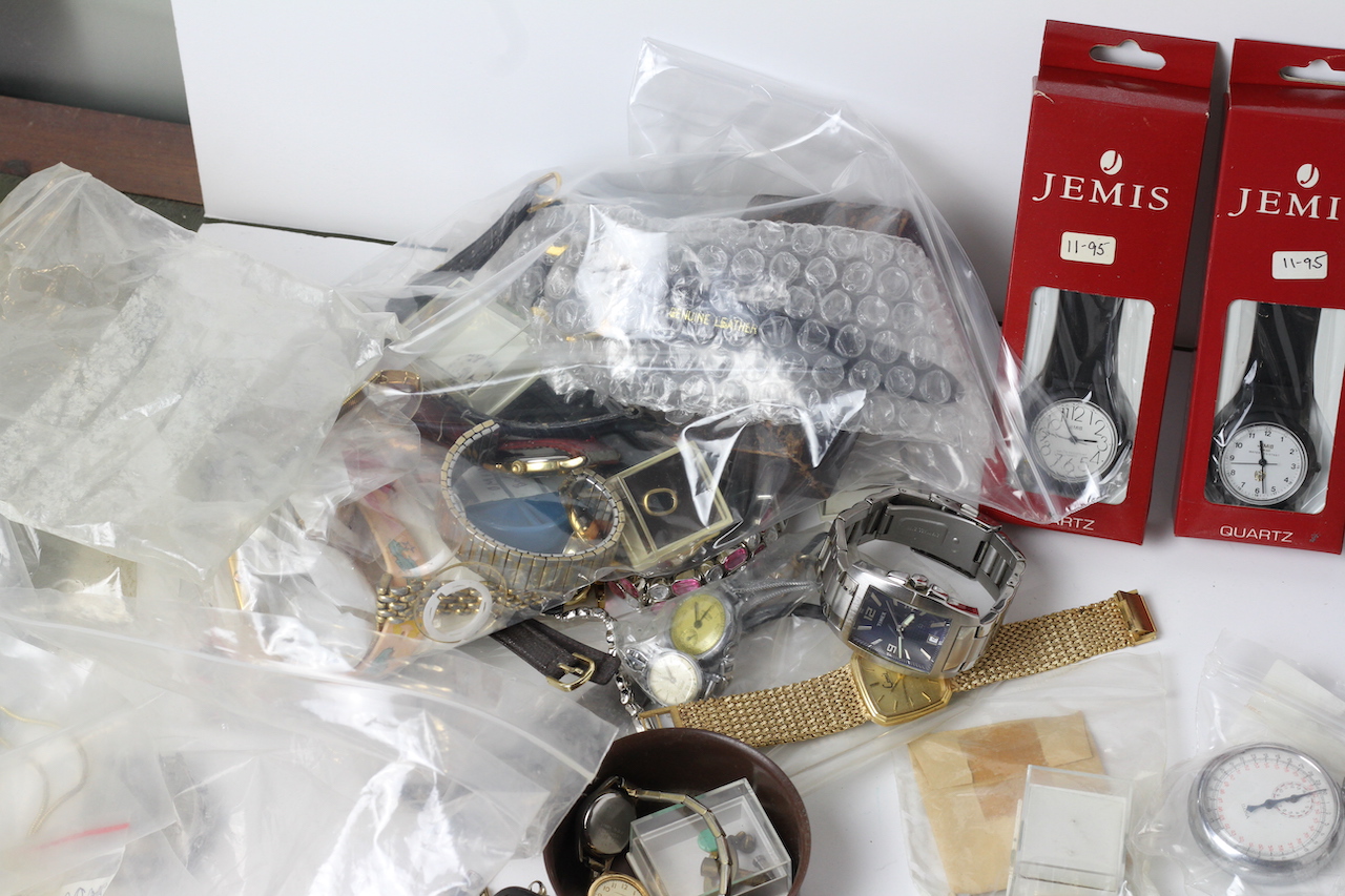 * TO BE SOLD WITHOUT RESERVE* A LARGE BOX OF MISC MODERN AND VINTAGE WATCHES, PARTS AND NOS QUARTZ - Image 5 of 7