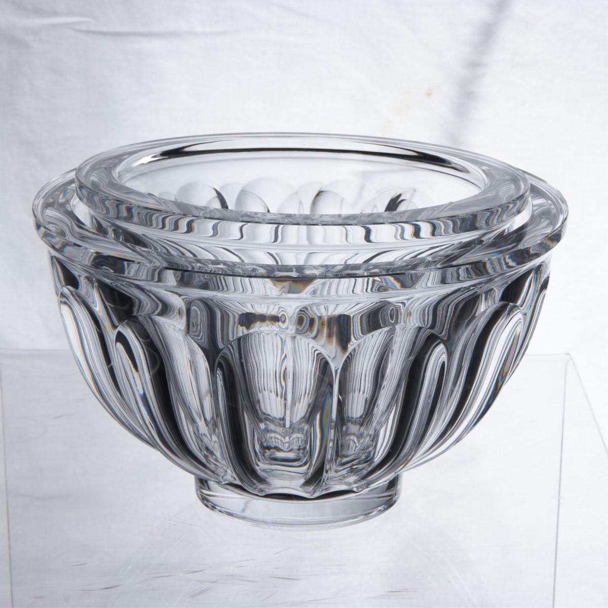 PAIR OF THICK GLASS BOWLS - Image 6 of 6