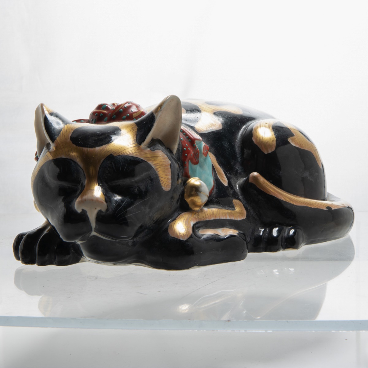 KUTANI STYLE PORCELAIN CAT FIGURE - Image 3 of 6