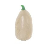 A WHITE JADE SNUFF BOTTLE