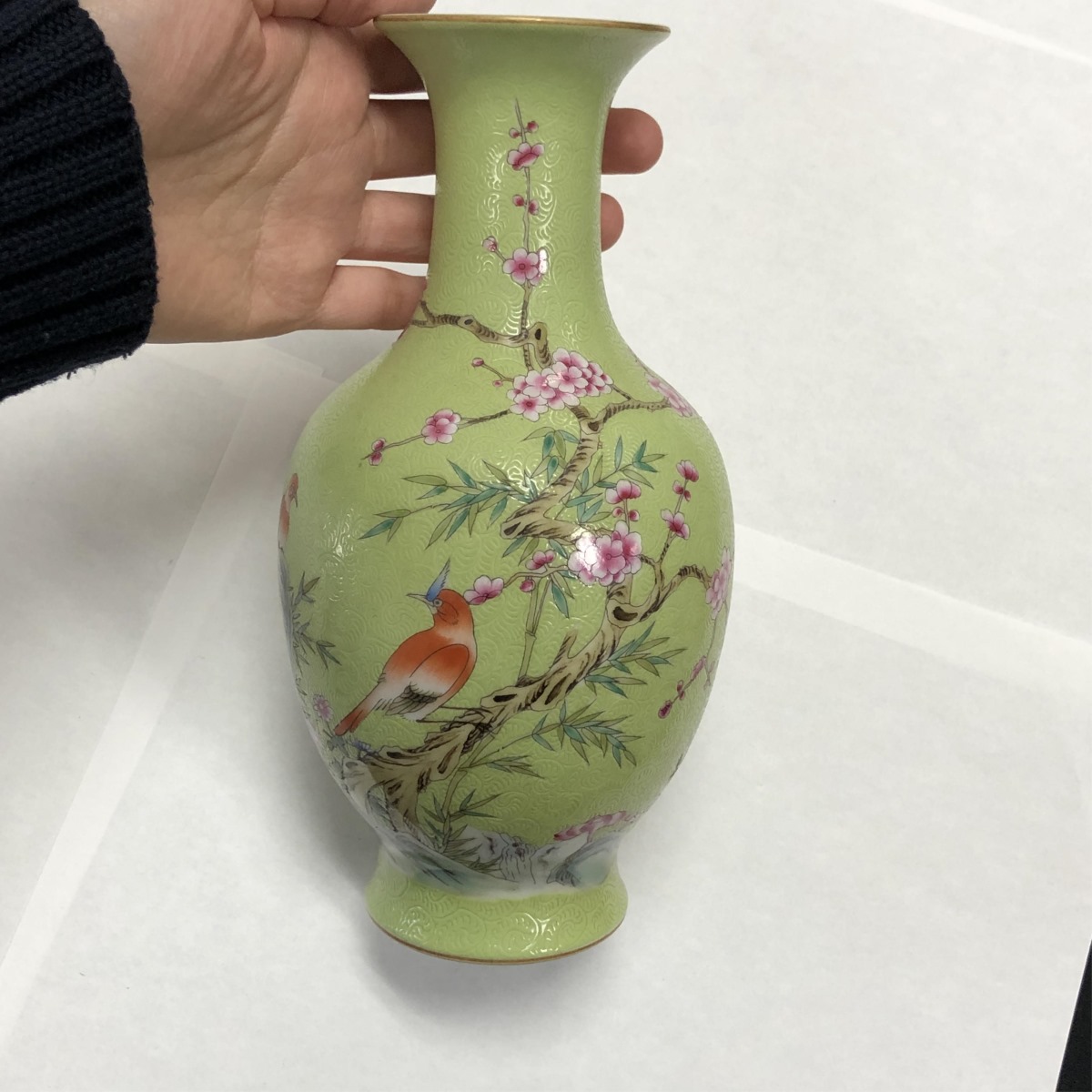 A CHINESE GREEN SGRAFFITO VASE - Image 3 of 5