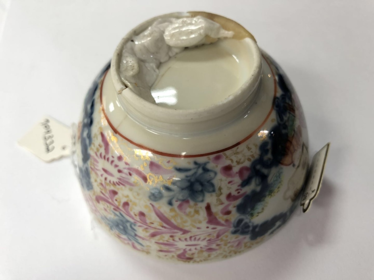 A CANTONESE GLAZED CUP - Image 8 of 8