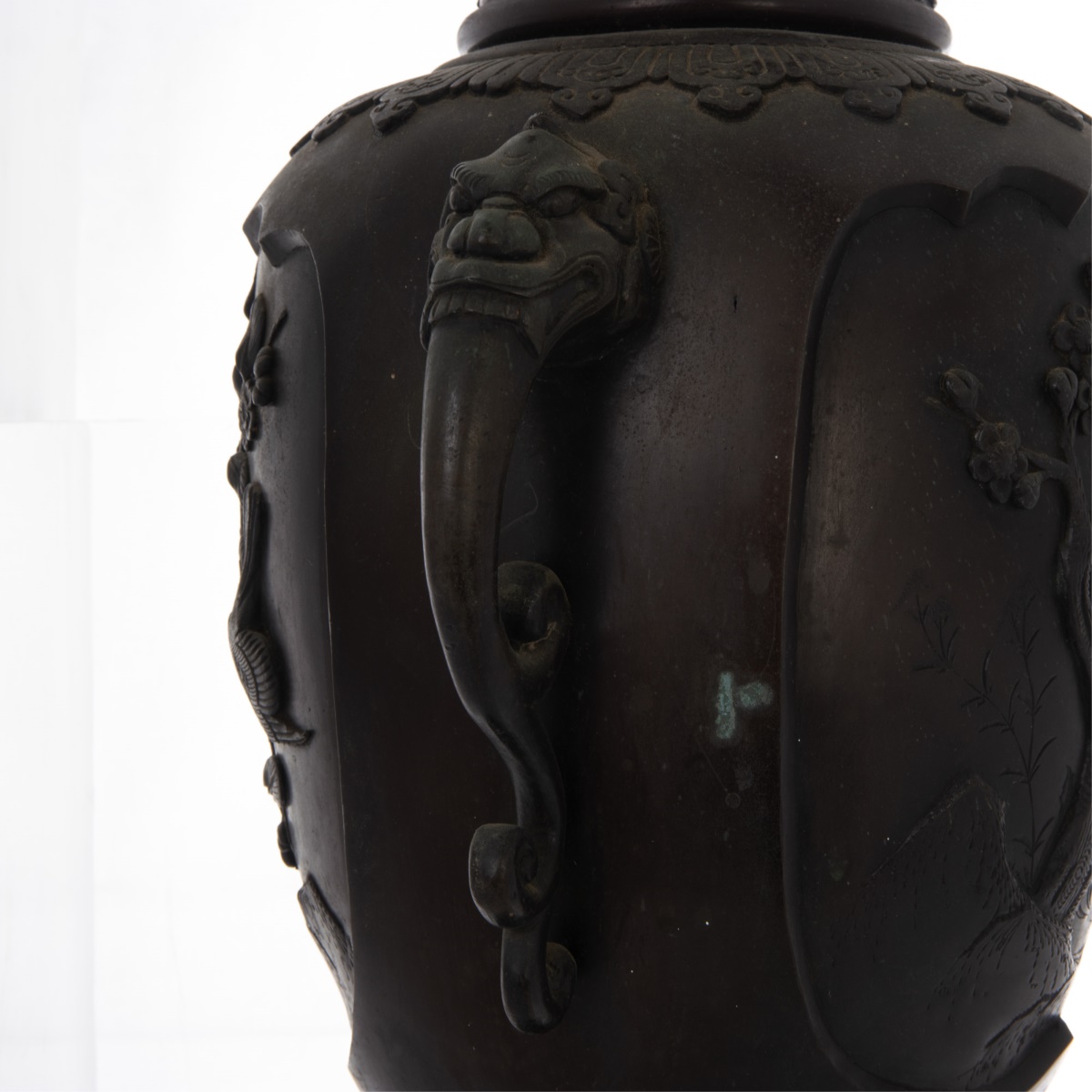 A JAPANESE BRONZE CRANE VASE - Image 4 of 7