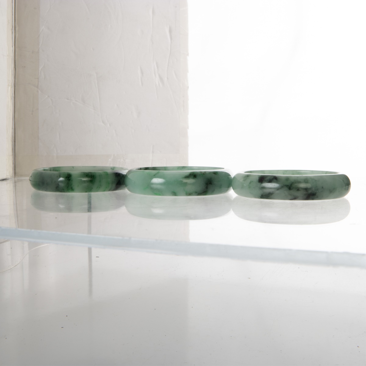 SET OF THREE JADE BANGLES - Image 5 of 6