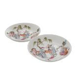 PAIR OF FAMILLE ROSE FIGURE PATTERN DISHES