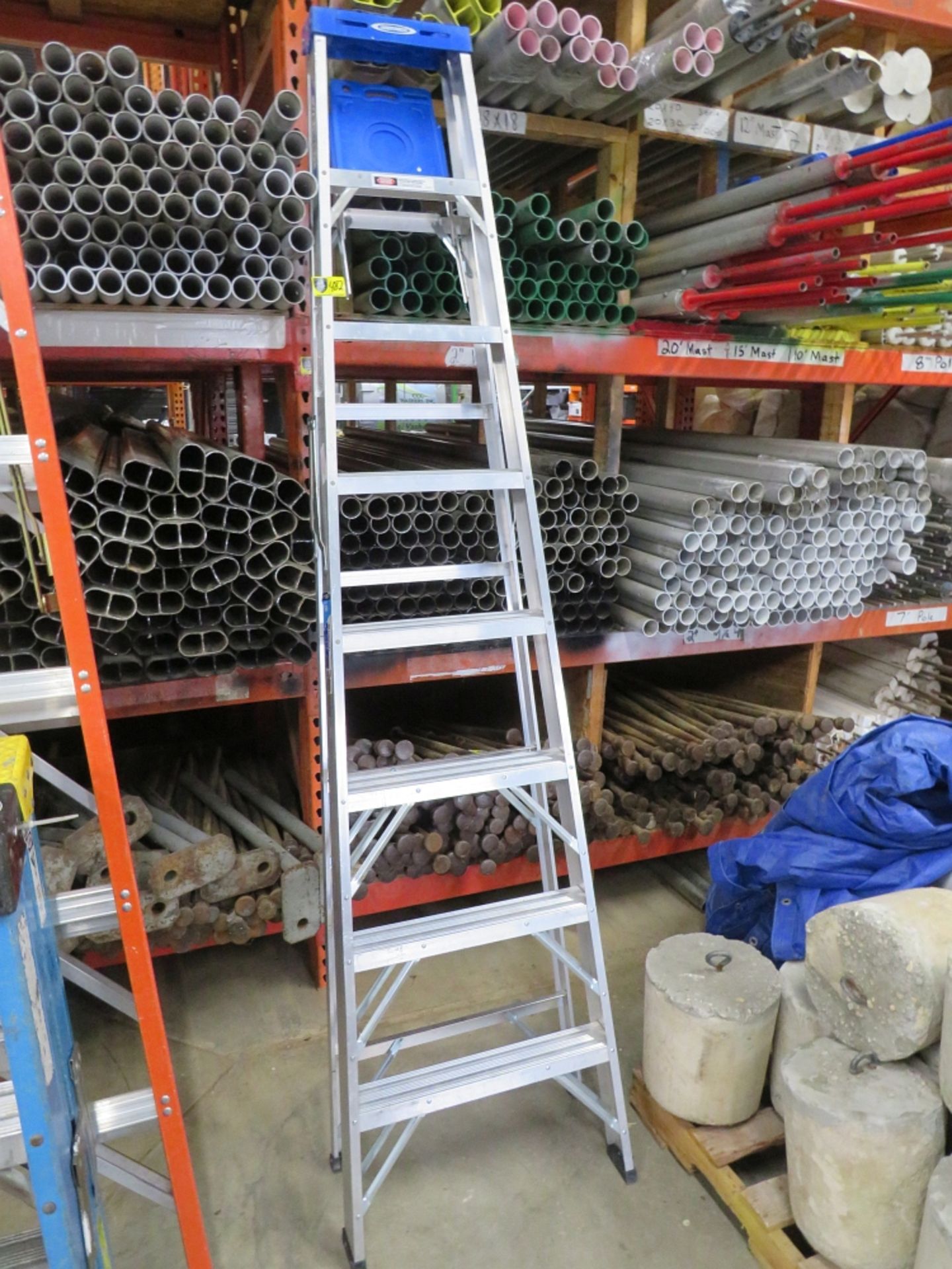 ALUMINUM LADDER