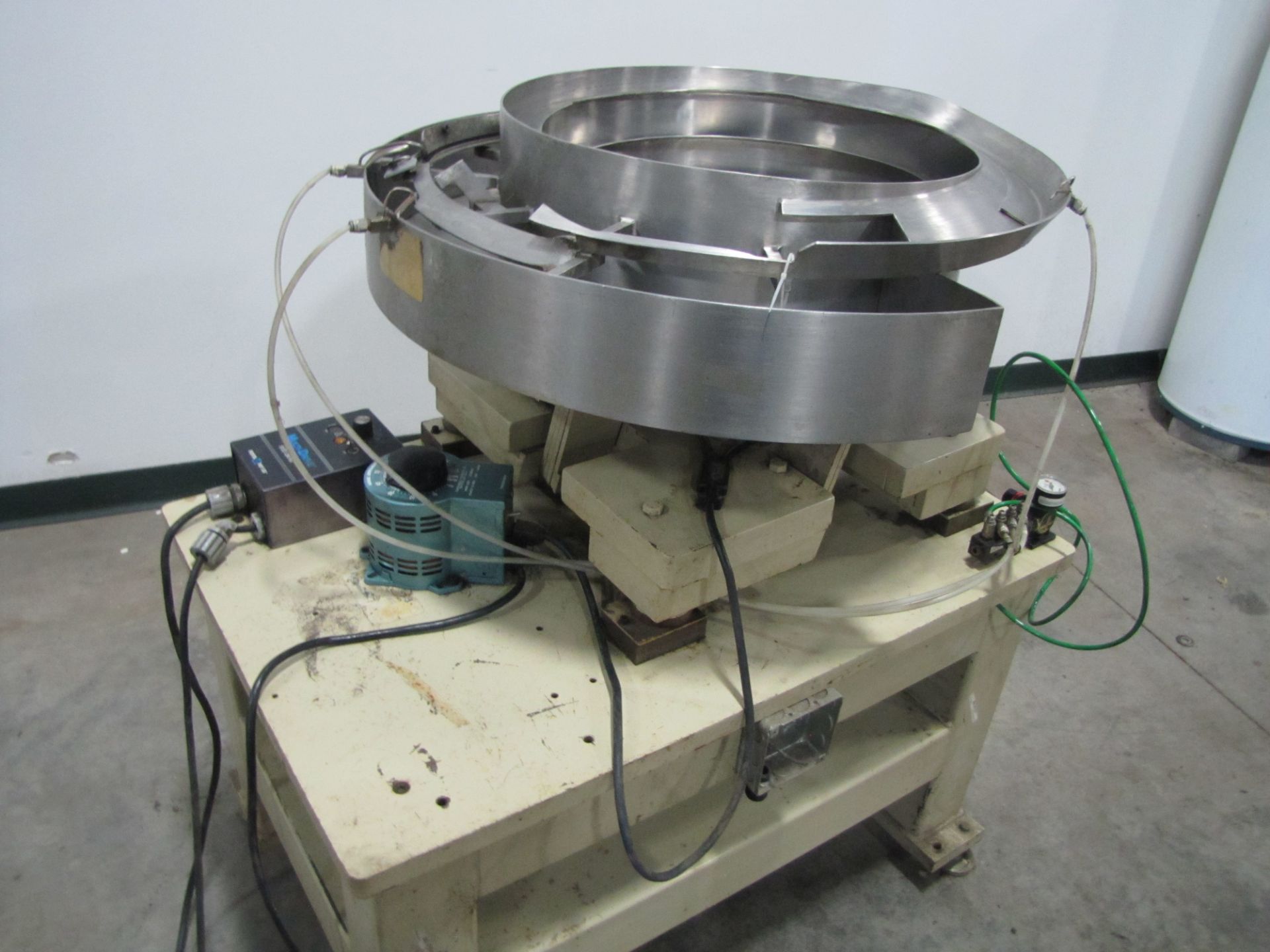 Service Engineering Inc. Vibratory Bowl, S/N:14676 - Image 9 of 9