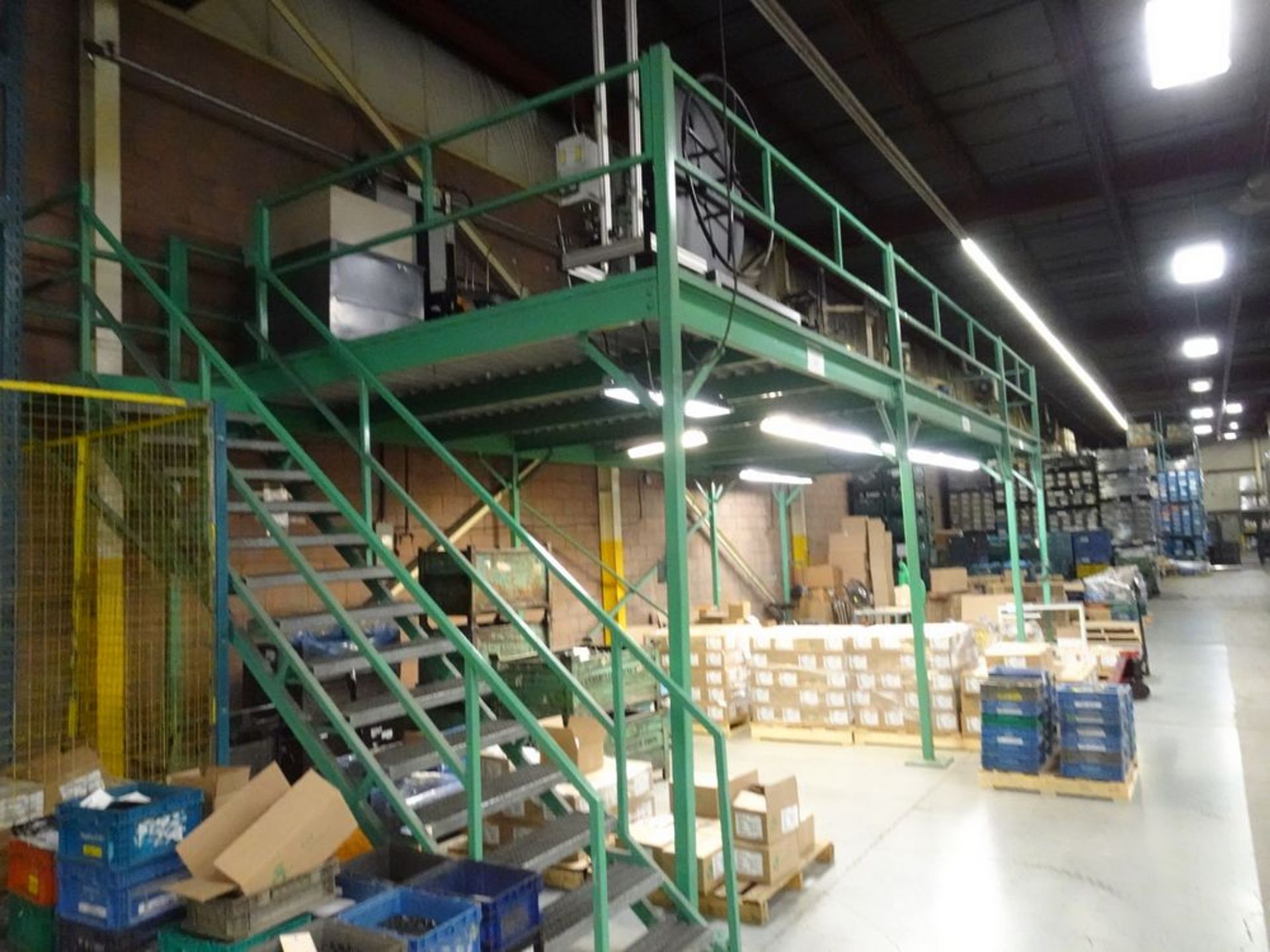 LONG FREE STANDING MEZZANINE (10 X 15 X 36) - Image 5 of 15