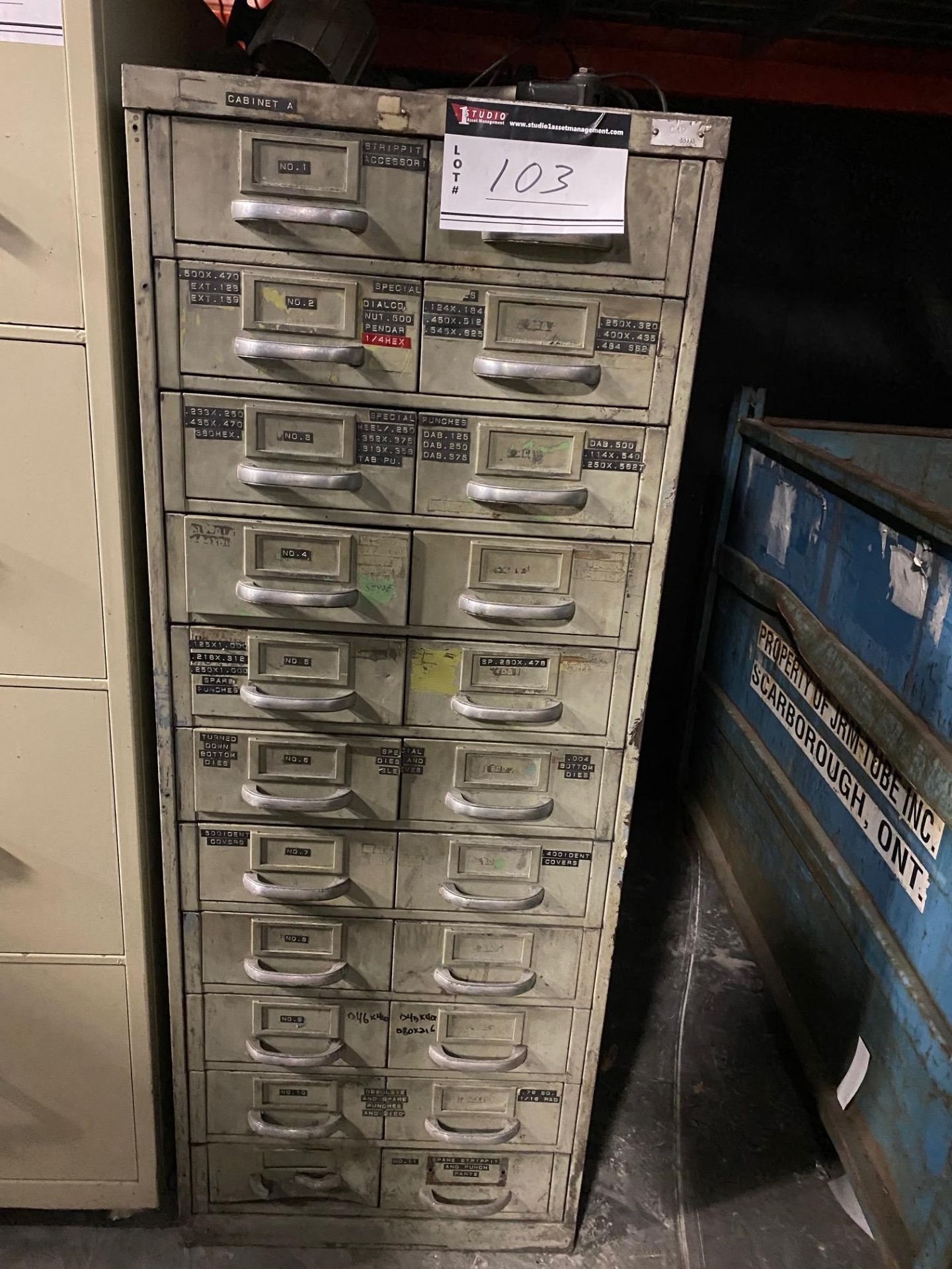 PARTS CABINET (22DRAWER)