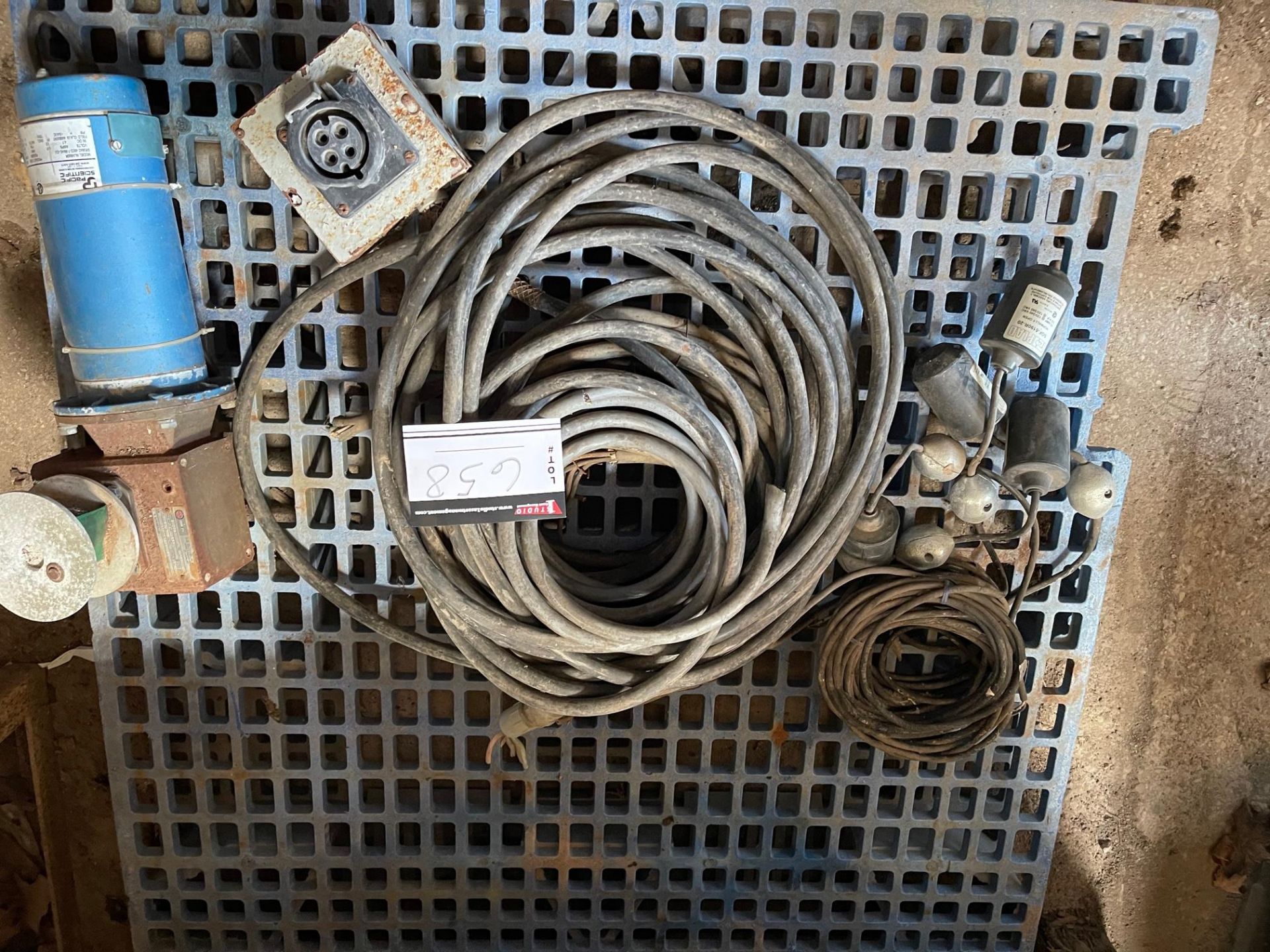 LOT OF WIRES, PLUGS, SUBMERSIBLE PUMP FLOATS TIMES FOUR, DC MOTOR AND GEARBOX 60:1 RATIO