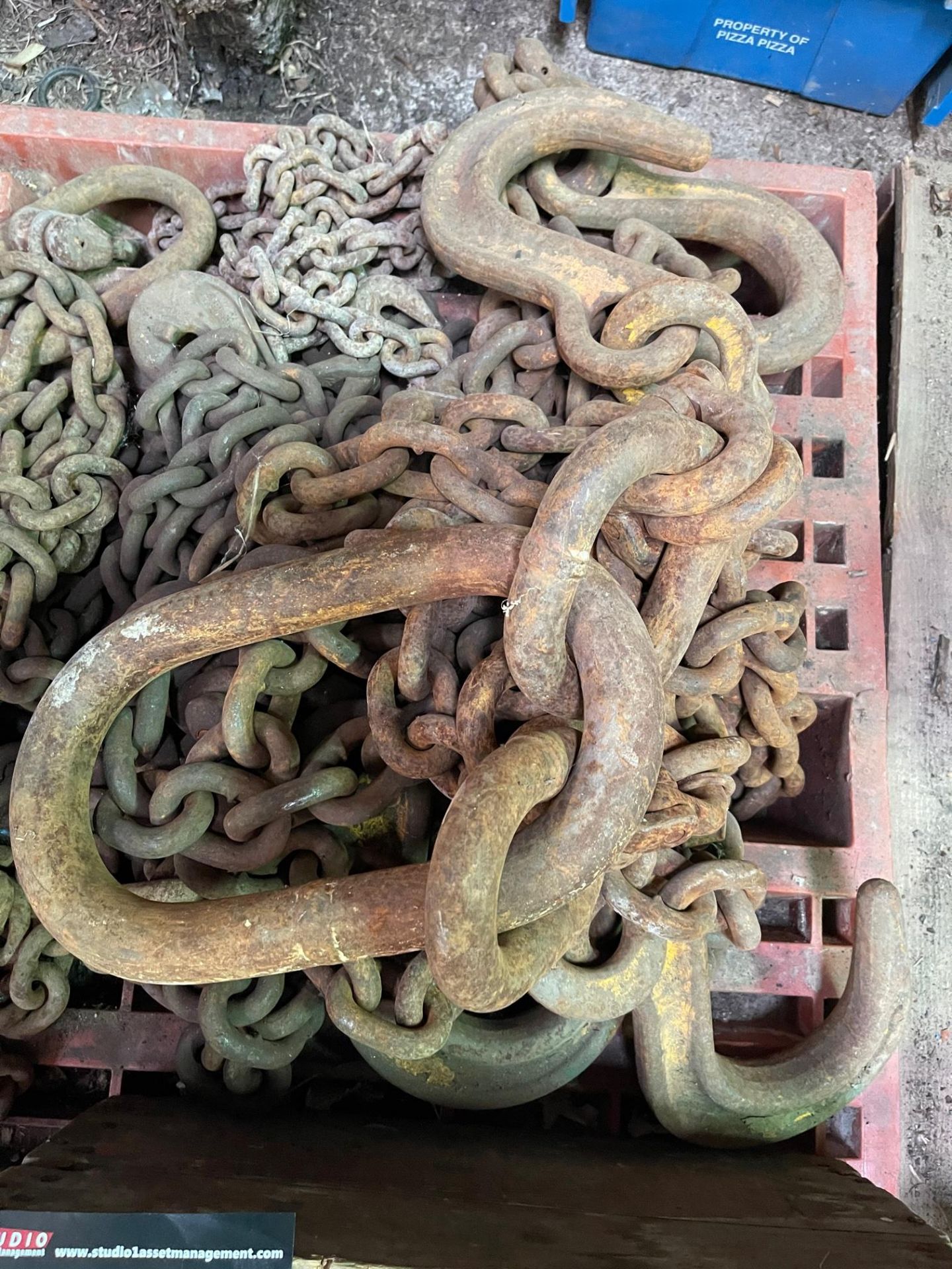 ASSORTED HEAVY DUTY LIFTING CHAINS WITH SPREADER HOOKS - Image 4 of 4
