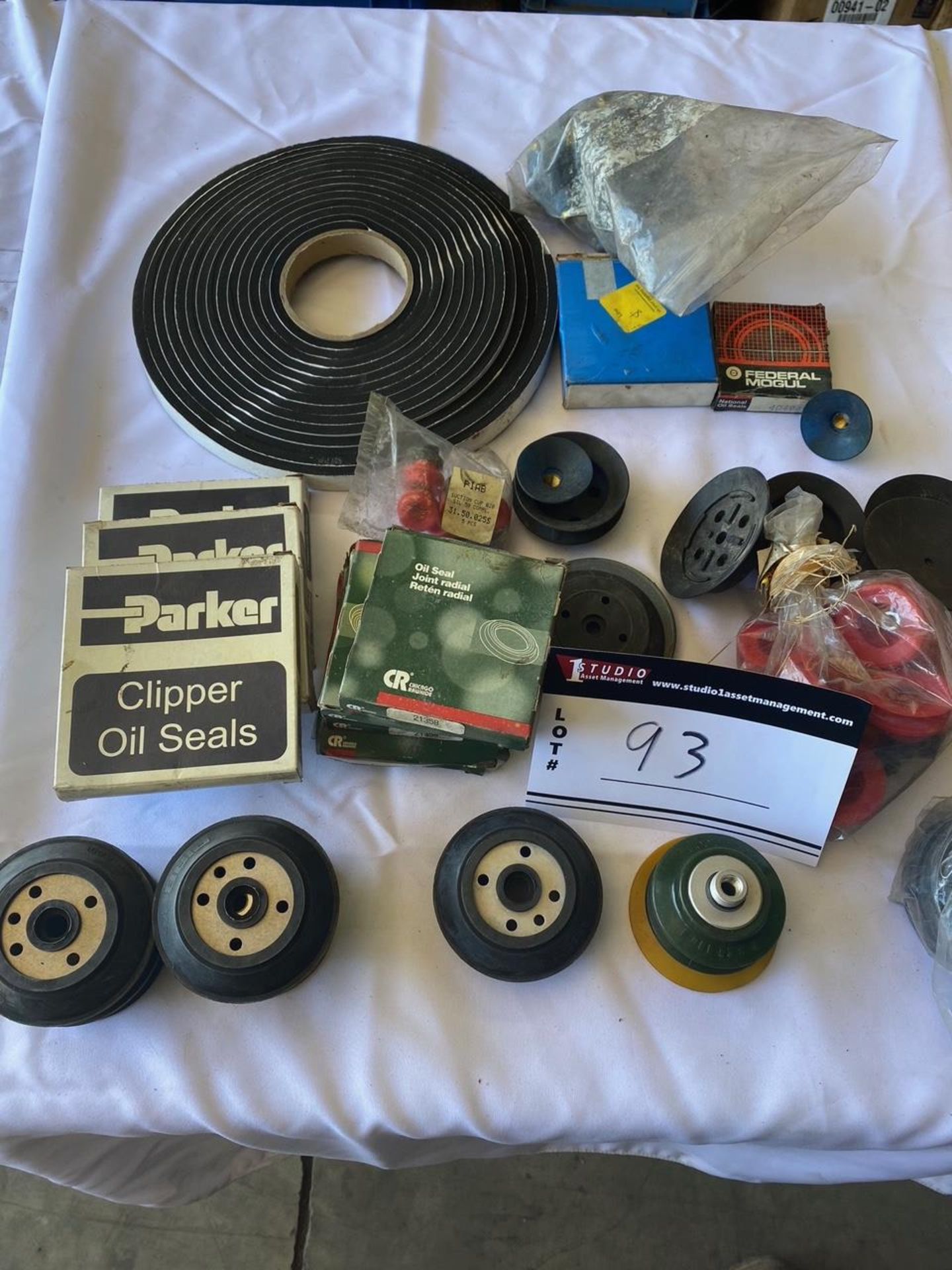 LOT OF SEALS & VACUUM PICK UP UNITS