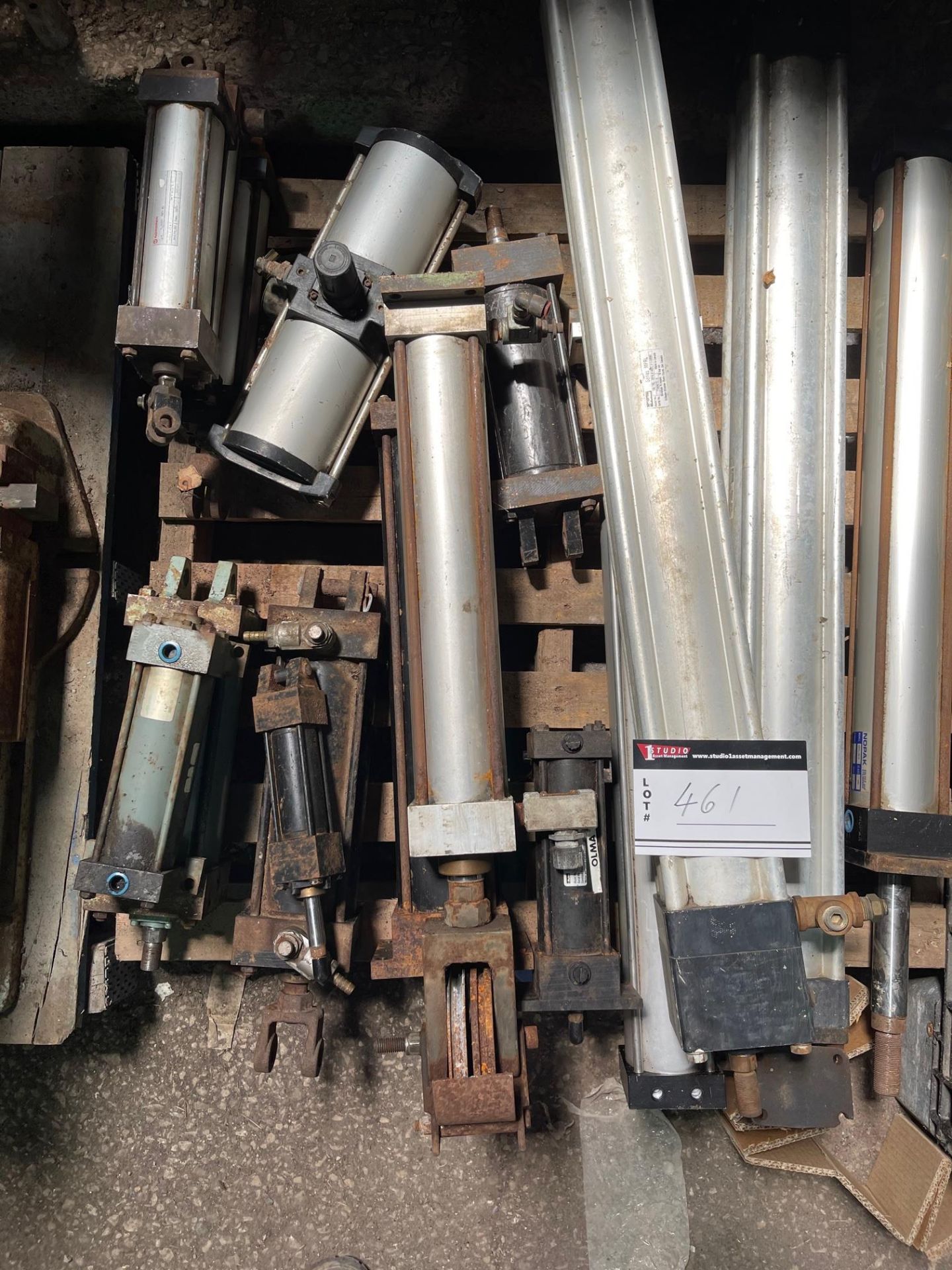 ASSORTED AIR AND HYDRAULIC CYLINDERS