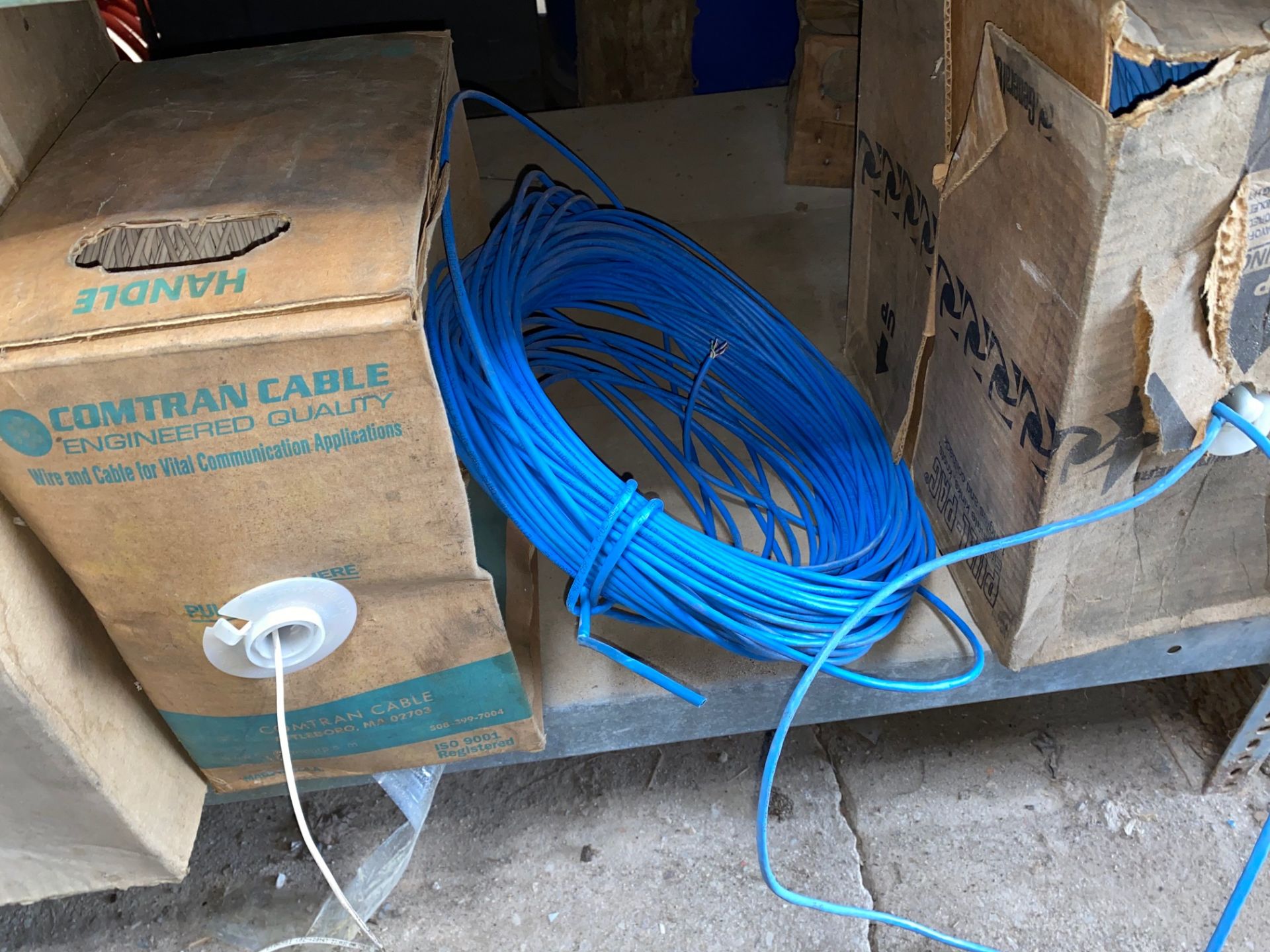 LOT CONSISTING OF COMMUNICATION WIRES, WATER PUMPS, DISTRIBUTORS, DIN CONNECTORS, TOOL BALANCER - Image 10 of 13