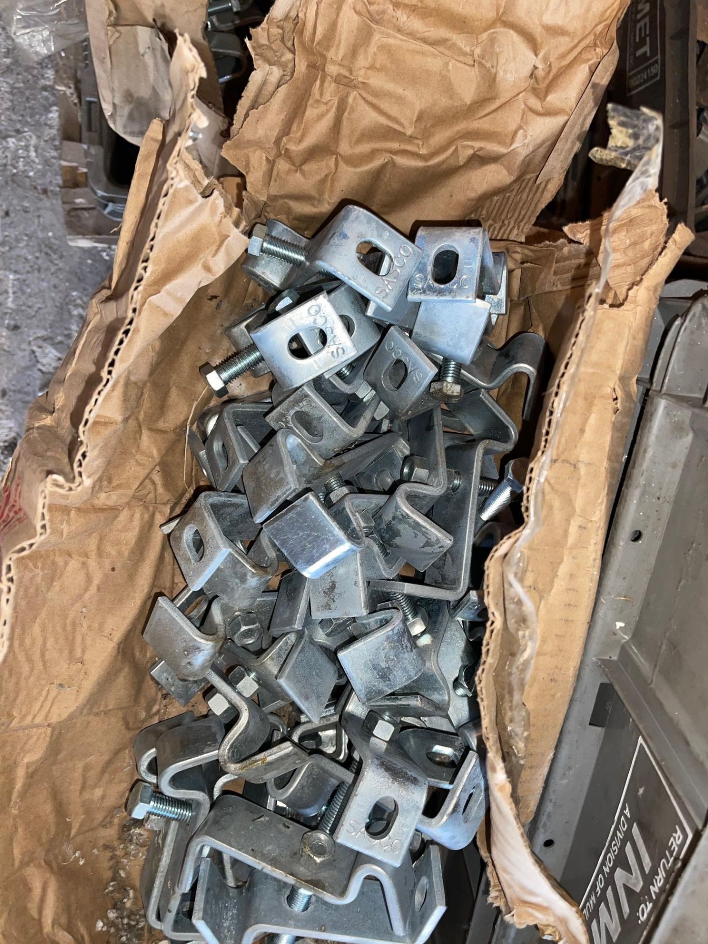 LOT OF APPROX 500 SASCO BEAM CLAMPS, 44 "TO 8", APPLETON U-, CONDUIT BODIES, 3/4" AND 1" - Image 6 of 7