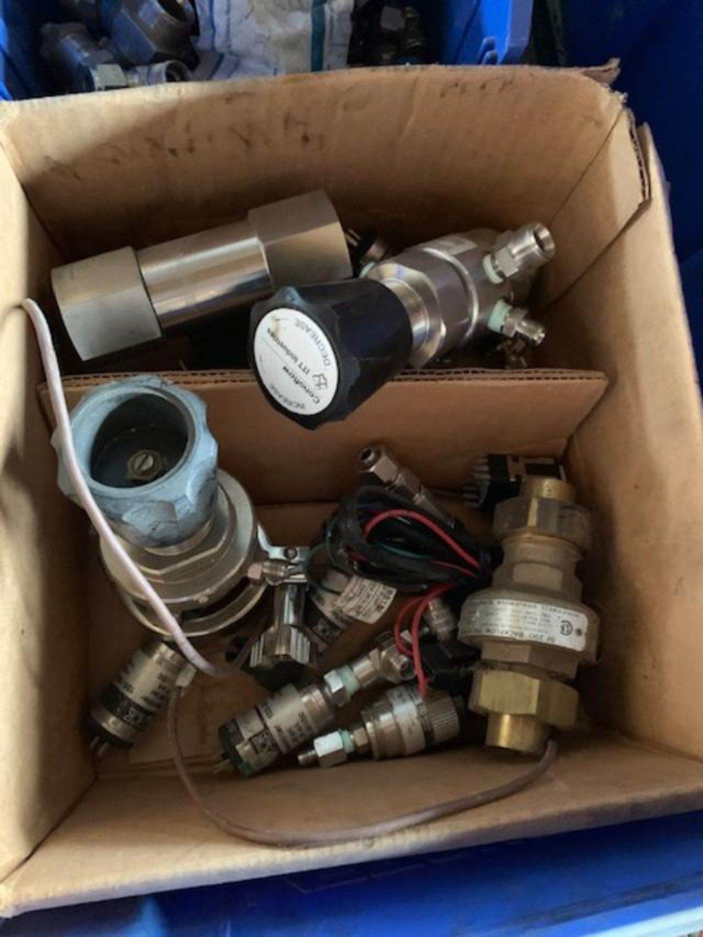 ASSORTMENT OF STAINLESS STEEL FITTINGS, SWAGLOC SANITARY FITTINGS, THERMAL CUFFLERS, NEWMATIC - Image 10 of 10