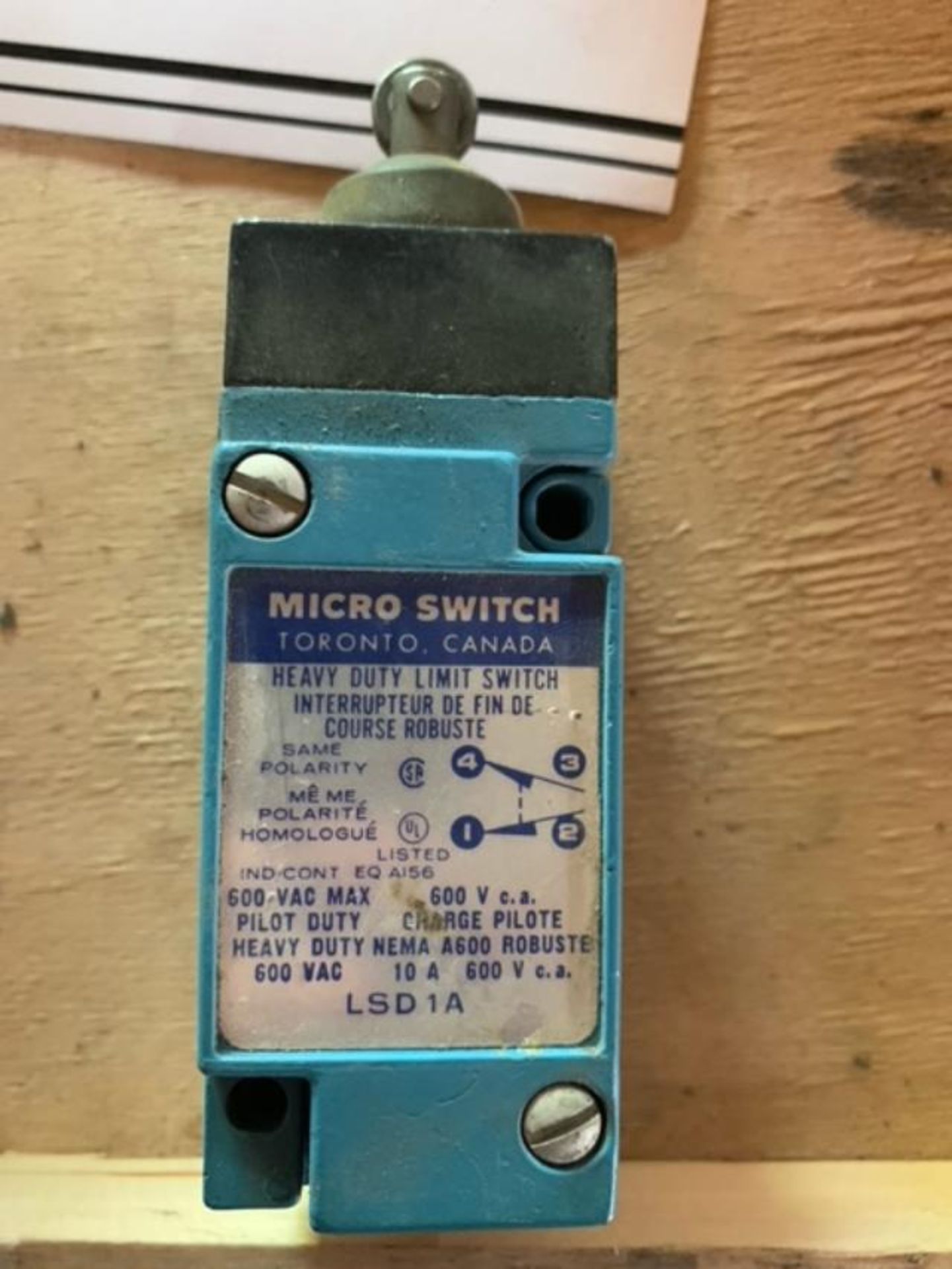 19 X MICRO SWITCH, HEAVY DUTY LIMIT SWITCH - Image 4 of 4