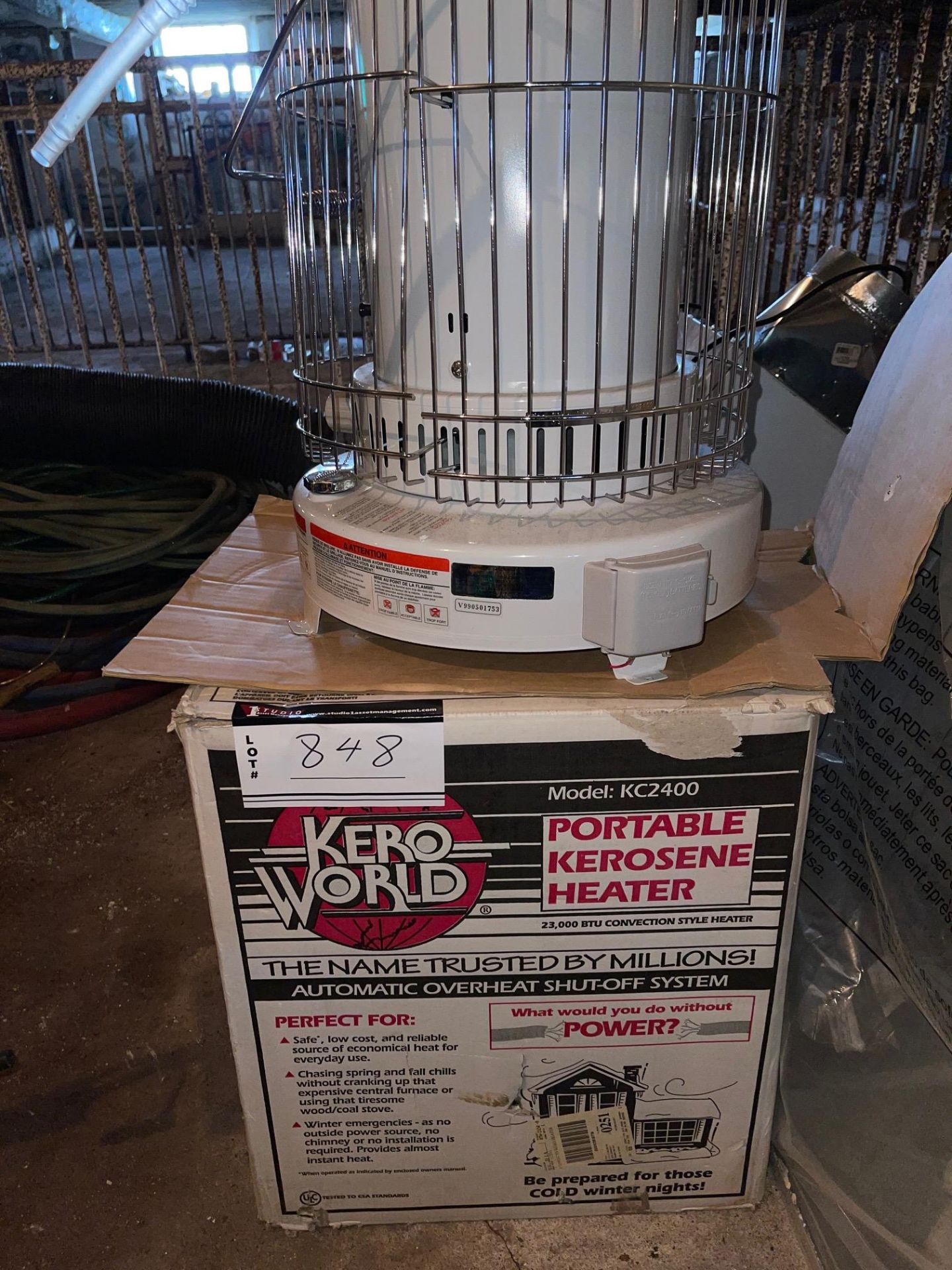 KEROSENE HEATER, BATTERY OPERATED WITH PUMP, NEW, 23000 BTU, KERO-WORLD CONVECTION KEROSENE PORTABLE