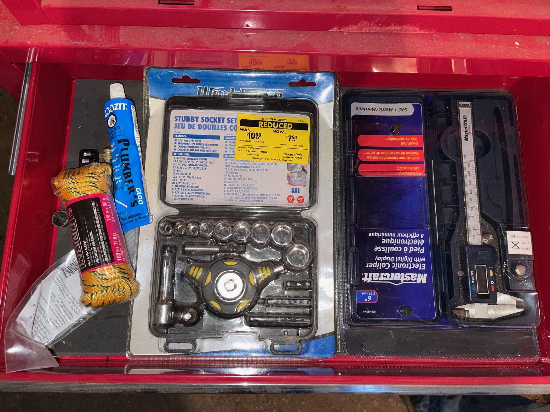 TOOLBOX IN CHEST WITH CONTENTS, SCREWDRIVERS, SALT, DRILL BITS, NUT DRIVERS, DIGITAL VENEER CALIPER, - Image 6 of 10